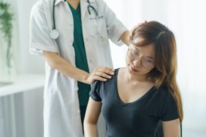 Female doctor chiropractor or
</p srcset=